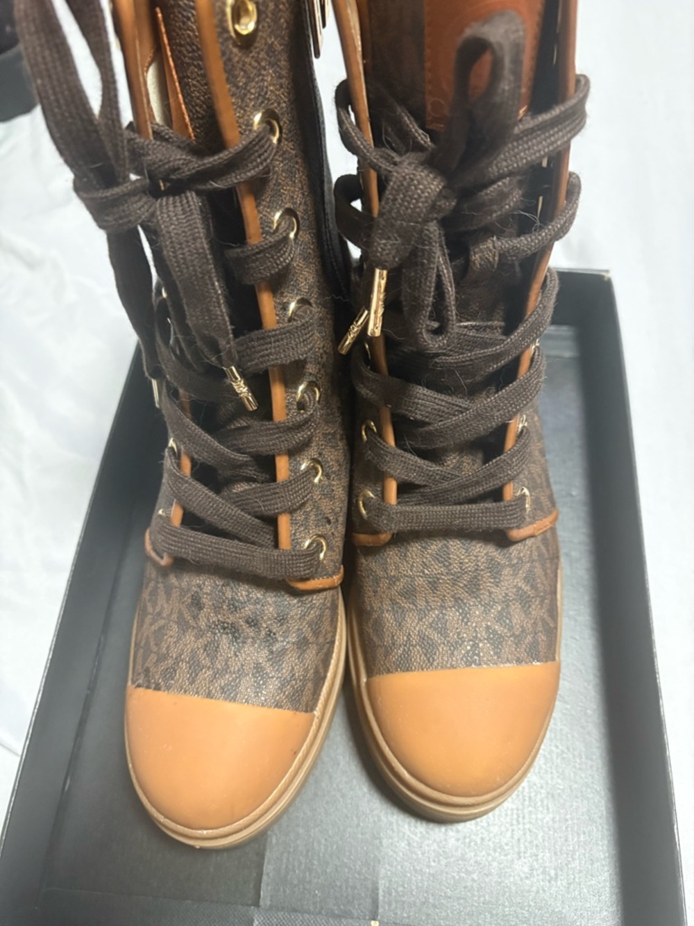 💛 Michael Kors- Corey Logo Signature Combat Boots 🤎